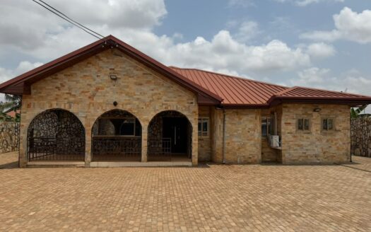 5 Bedroom House for Rent in Adenta